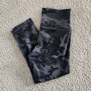 Zyia Luxe Forest Camo High Rise Crop